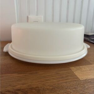 Vintage Tupperware Cake/Pie Base and Lid